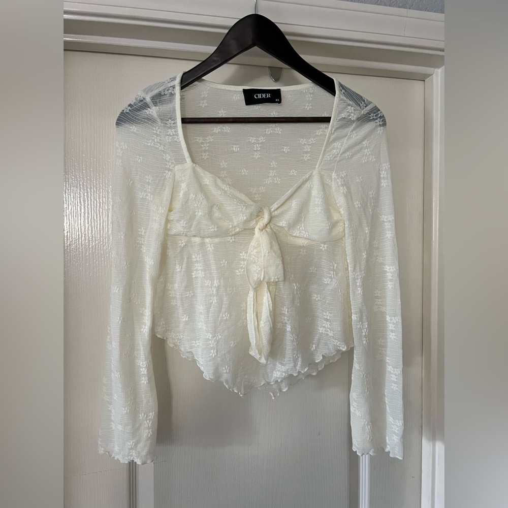 LACE SQUARE NECK KNOTTED LONG SLEEVE TOP
XS